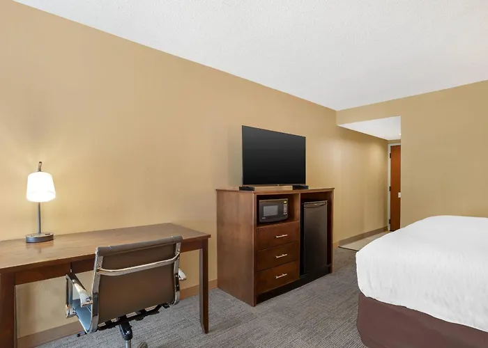 Clarion Pointe Cherokee